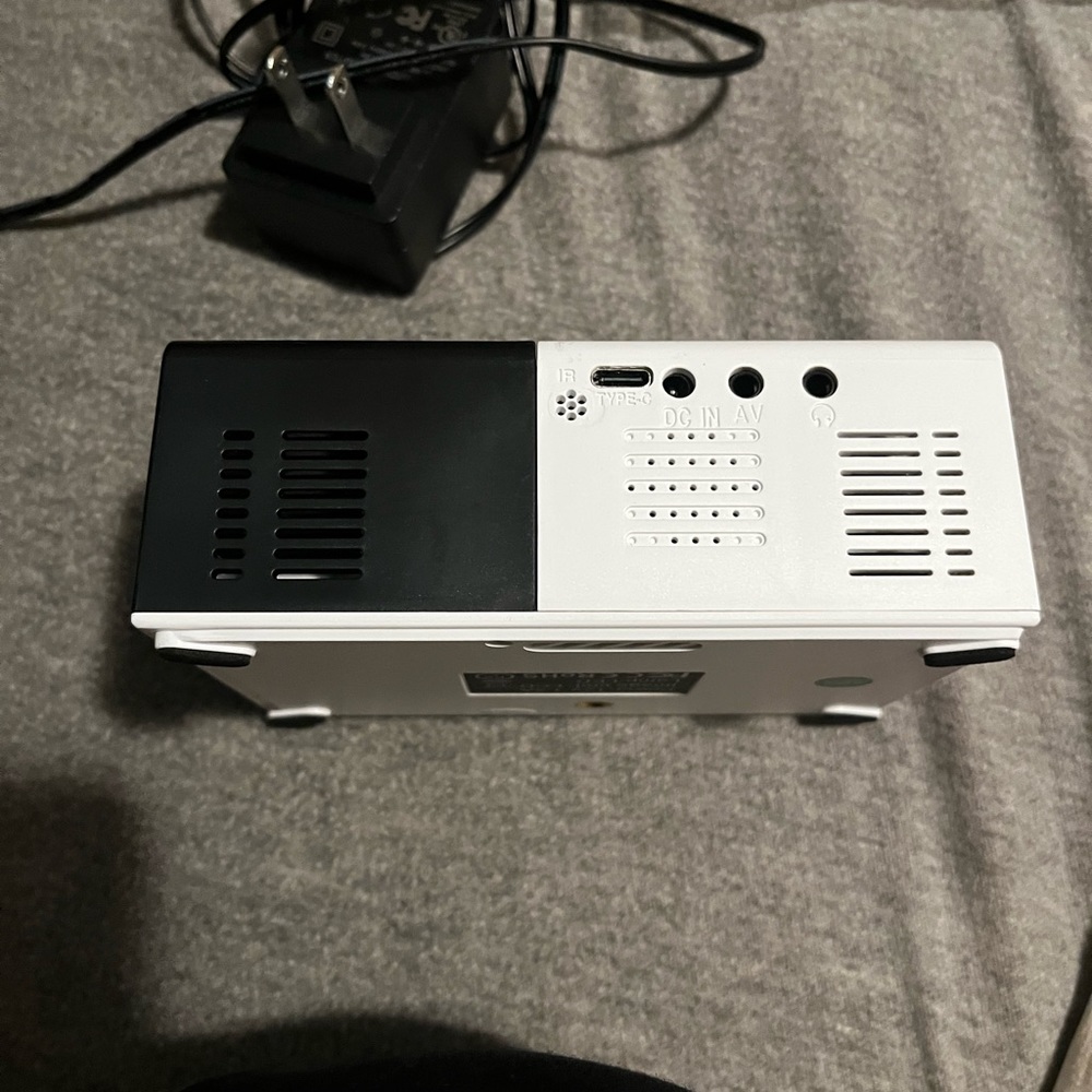 Mini Projector - Picture 5 of 5